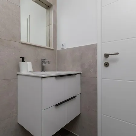 Apartamento By The Sea Rogoznica, Omis - 23105 *